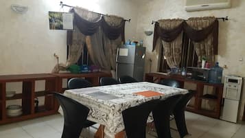 ์ํํธ, ์นจ์ค 2๊ฐ | ๊ฑฐ์ค ๊ณต๊ฐ | ์ผ์ด๋ธ ์ฑ๋ ์์ฒญ์ด ๊ฐ๋ฅํ 32์ธ์น ํ๋ฉด TV, TV