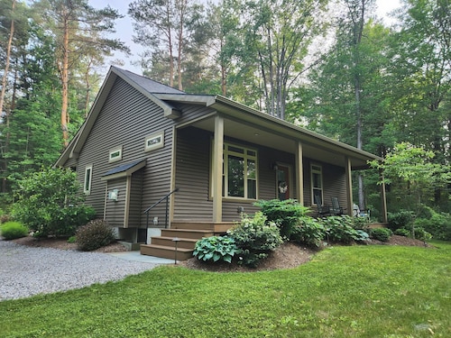 Naples Valley Getaway-Private home with hot tub.