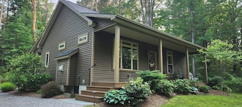 Naples Valley Getaway-Private home with hot tub.