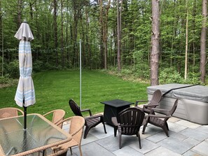 Outdoor dining - Naples Valley Getaway-Private home with hot tub.   (Naples)
