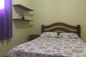 Minibar, free WiFi, bed sheets