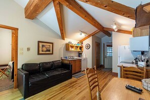 Televisión y chimenea