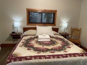 2 bedrooms, iron/ironing board, free WiFi, bed sheets - Hot Tub in the treetops with Timber Framed 2 bedroom cabin hidding in the woods (Victor)