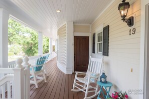 Terrace/patio - Southern Charm, Upscale Home - 19 Egret (Hilton Head Island)
