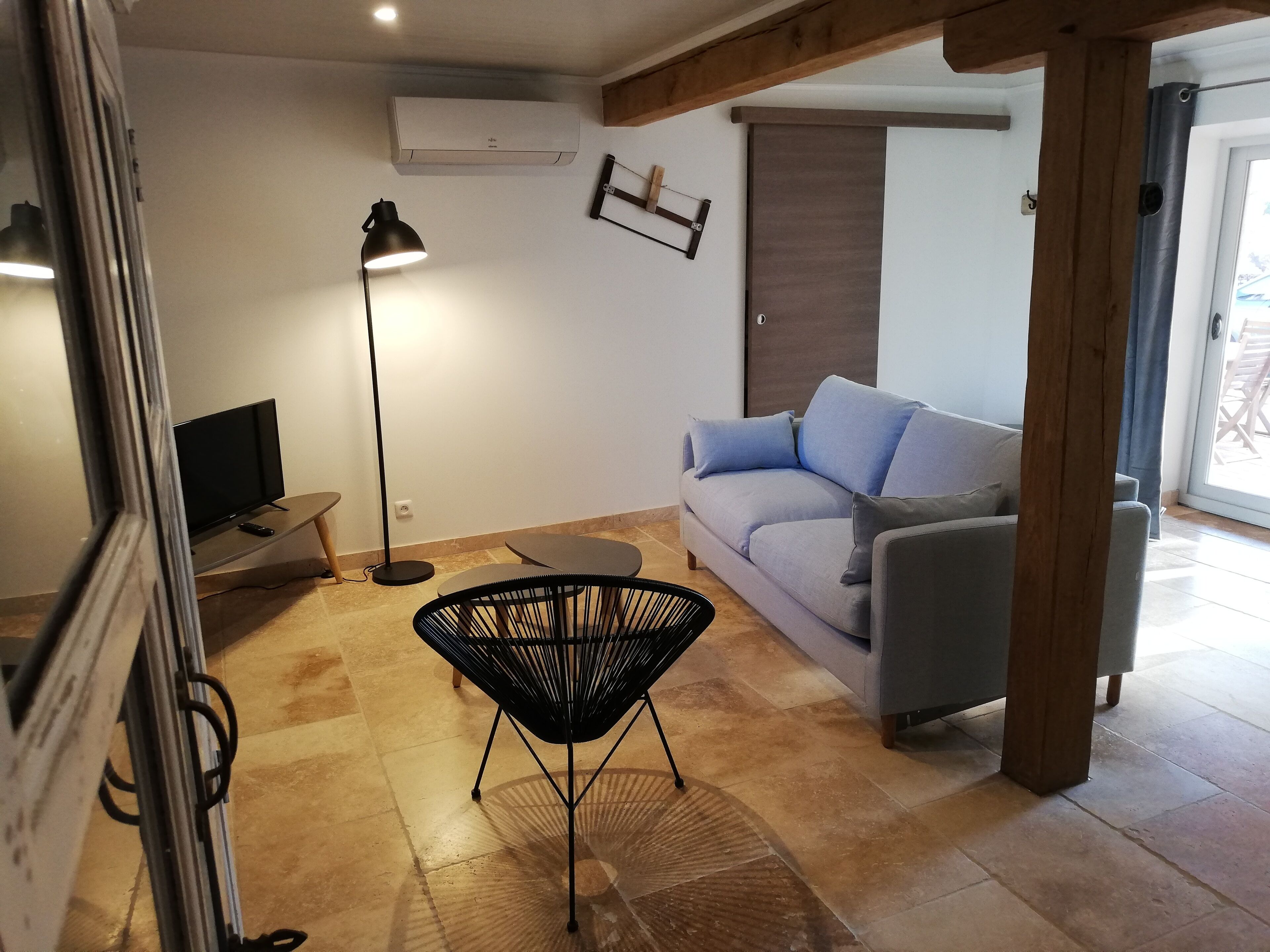 Suite (Le Saint Jacques) | Living area | 82-cm flat-screen TV with digital channels, TV