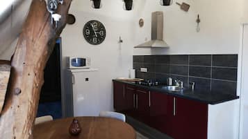 Suite (Le Potz) | Cuisine privée | Grand réfrigérateur, micro-ondes, machine à expresso
