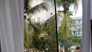 ห้องสแตนดาร์ดดับเบิลหรือทวิน | Wi-Fi ฟรี, ห้องพักตกแต่งอย่างมีเอกลักษณ์, ผ้าปูที่นอน