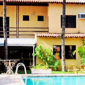 Front of property – evening/night - Rio Surf House (Rio de Janeiro)