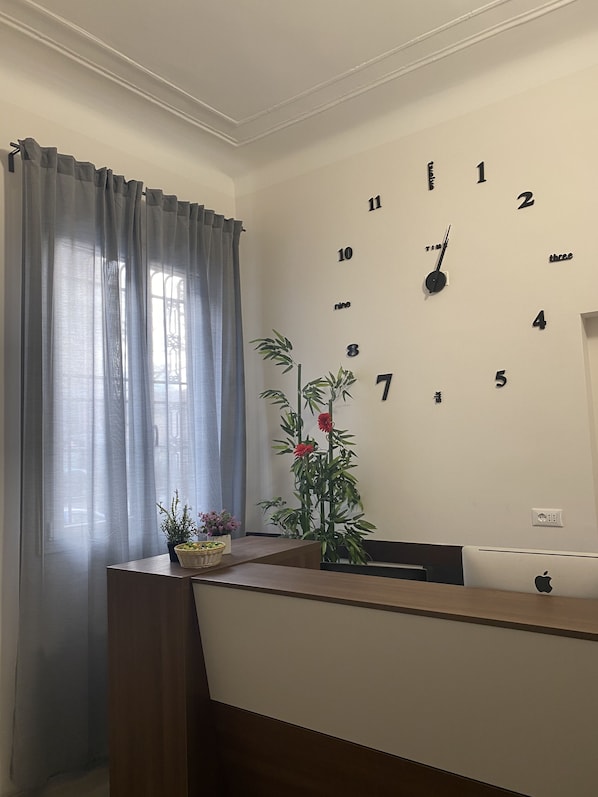 Terrace/patio - Newtown Hotel - Hostel (Milan)