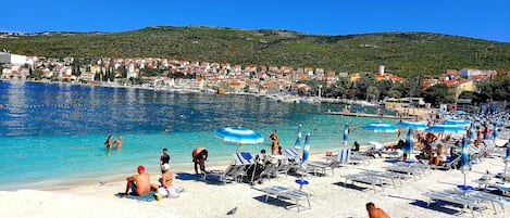 Una playa cerca