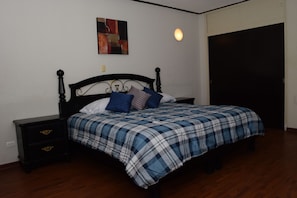 Chambre Confort | Literie de qualité, couette en duvet, accÚs au Wi-Fi (inclus)