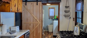 Cozy cabin close to trails!