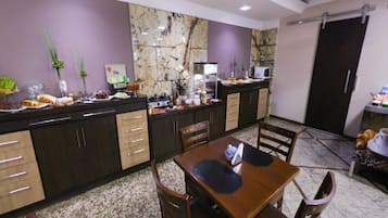 Free daily buffet breakfast