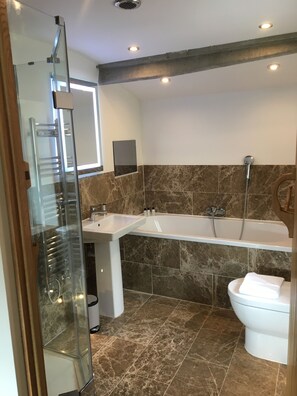 Bathtub, hair dryer, towels, soap - A stylish Barn conversion with the perfect mix of industrial and country styling (Bradford-on-Avon)