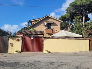 Exterior - Roman Tavern Studio Apartment (Anzio)