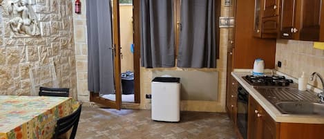 Fridge, oven, stovetop, electric kettle