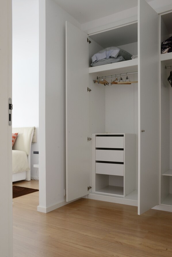 3 bedrooms, iron/ironing board, free WiFi, bed sheets - Entrecampos 6, luxury T3 apartment with garage. (Lisboa)
