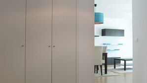 A hallway with a white wardrobe, a wooden floor, and a white rug. - Entrecampos 6, luxury T3 apartment with garage. (Lisboa)