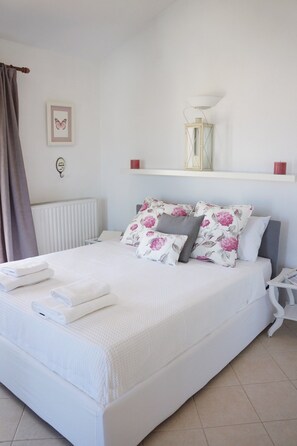 3 bedrooms, in-room safe, desk, iron/ironing board