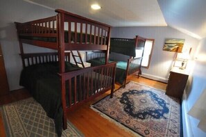 5 bedrooms, iron/ironing board, internet, bed sheets - 5br/ 2bath Family Vacation Home, Shuttle at door+short walk to Restaurants (Ludlow)