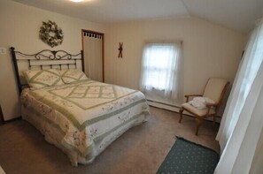 5 slaapkamers, een strijkplank/strijkijzer, internet, beddengoed