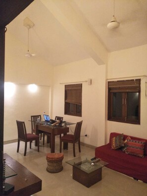 Interior - Beautiful Goan balconied Calangute beach flat (Kerkrade)