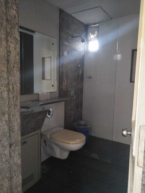Bathroom - Beautiful Goan balconied Calangute beach flat (Kerkrade)