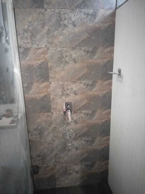 Bathroom - Beautiful Goan balconied Calangute beach flat (Kerkrade)