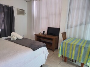 Espacio para trabajar con laptop y wifi gratis