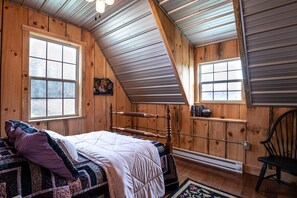 3 bedrooms, WiFi, bed sheets, wheelchair access - Rustic meets industrial: pet-friendly barn with  near Nashville, Indiana! (Nashville)