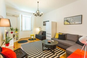 TV - Ploce Apartments - One-Bedroom Apartment with Sea View - Zupska 1 Street (Dubrovnik)