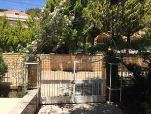 Property grounds - Baabdat Villa-Rue 28 B (Baabdat)