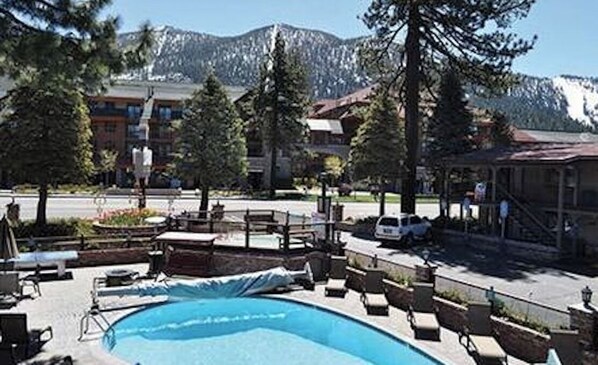 A heated pool - New Year special (South Lake Tahoe)