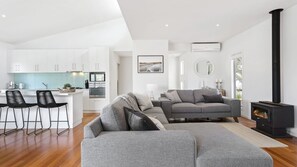 Fireplace, Netflix, DVD player, streaming services