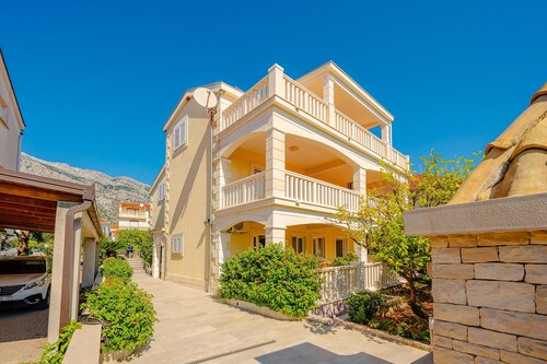 Apartments Mladenka- Two Bedroom Apartment with Terrace and Garden View