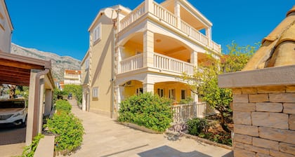 Apartments Mladenka- Two Bedroom Apartment with Terrace and Garden View