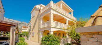 Apartments Mladenka- Two Bedroom Apartment with Terrace and Garden View