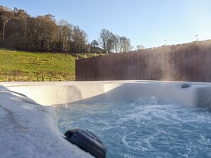 مغطس سبا خارجي