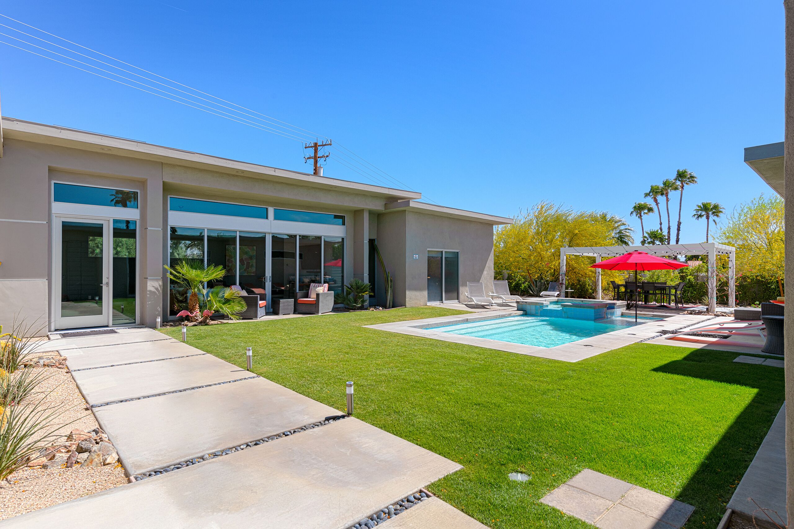Exclusive Palm Springs Hideaway  / 3 BR + 2.5 Bathrooms