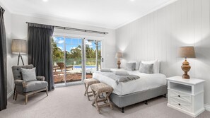 5 bedrooms, iron/ironing board, free WiFi, bed sheets - HAMPTONS ON FIGTREE - THE VINTAGE HOLIDAY HOUSES (POKOLBIN)