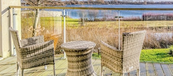 5 bedroom accommodation in Somerford Keynes, near Cirencester