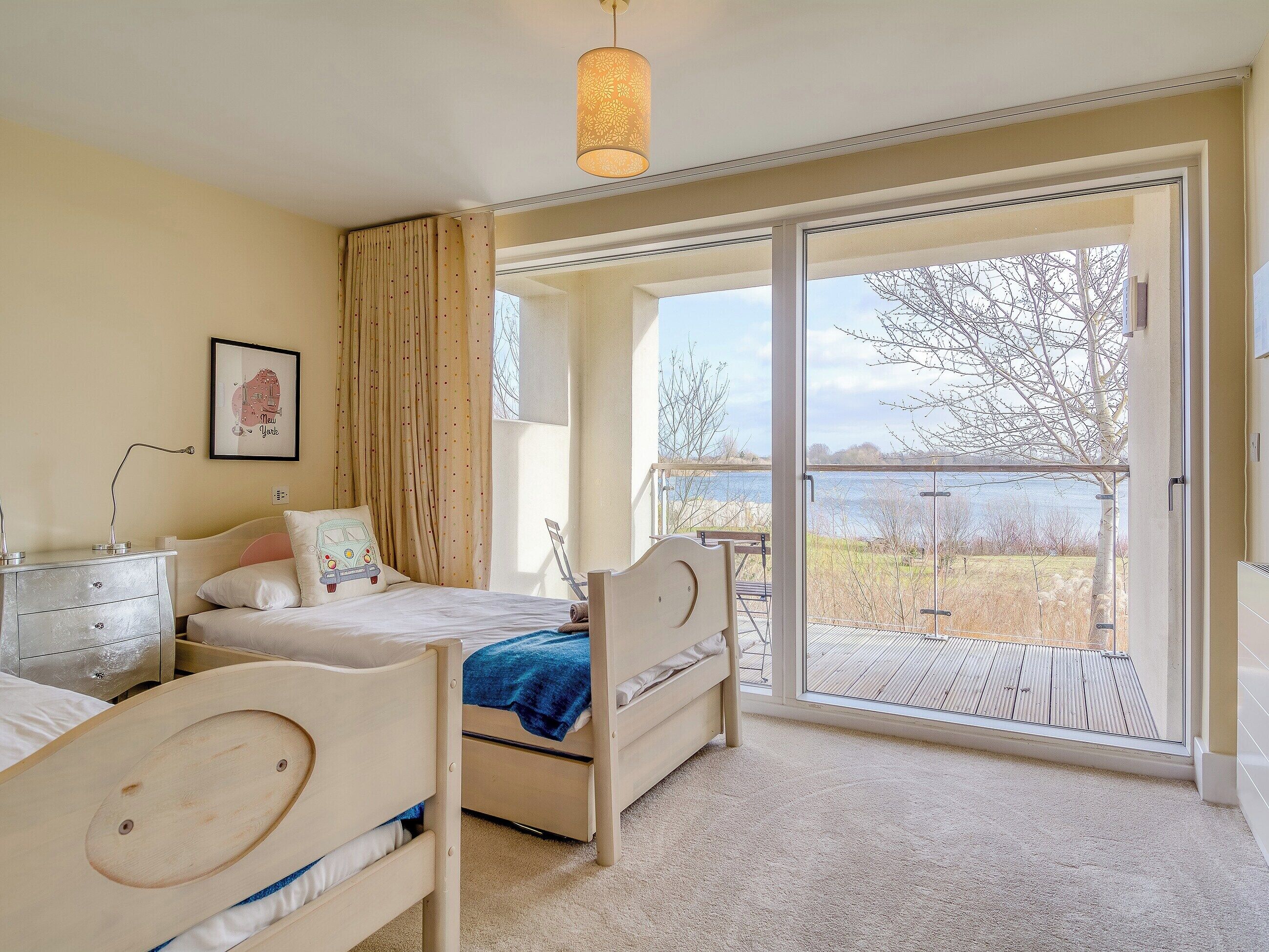 5 bedrooms, free WiFi, bed sheets