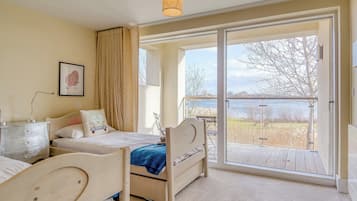 5 bedrooms, free WiFi, bed sheets