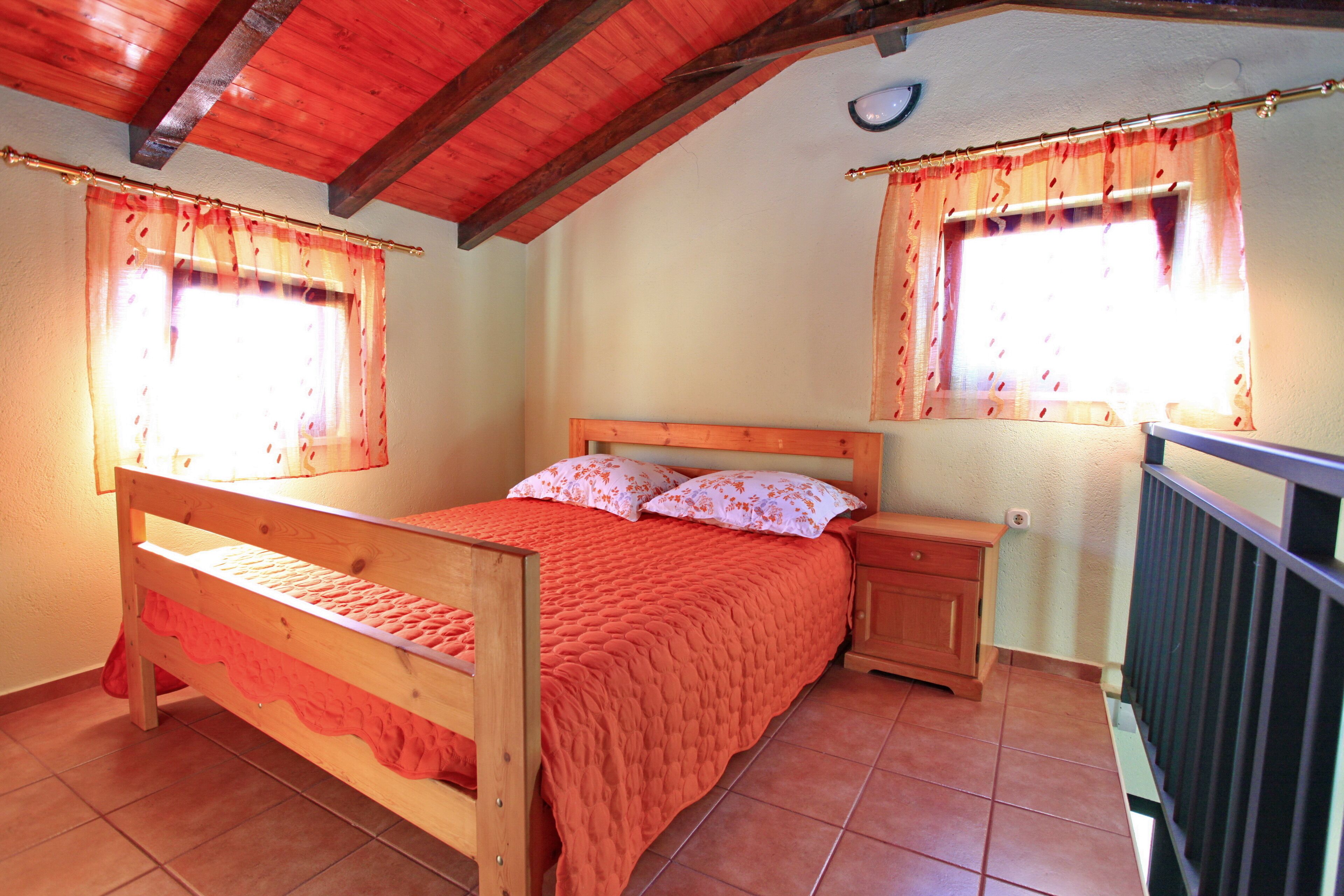 2 bedrooms, bed sheets