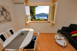 Dining - Apartment Charming Arena - One Bedroom Apartment with Terrace and Sea View (Dubrovnik)