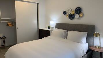 1 habitación, tabla de planchar con plancha, wifi gratis y ropa de cama