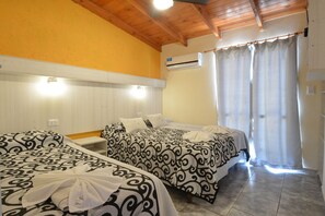 In-room safe, iron/ironing board, free WiFi, bed sheets - Hotel Aranjuez (Villa Carlos Paz)