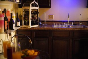 Fridge, oven, stovetop, blender