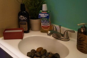 Fridge, oven, stovetop, blender