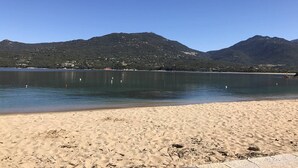 A beach with a clear view of mountains in the background. - Fronte di Mare 2 bedroom town center sea view (PROPRIANO)